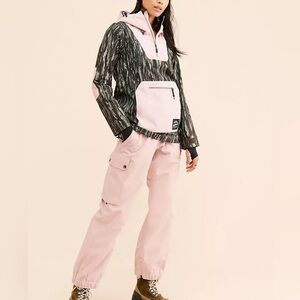 SET: Airblaster Printed Freedom Pullover & Airblaster Freedom Boss Pants